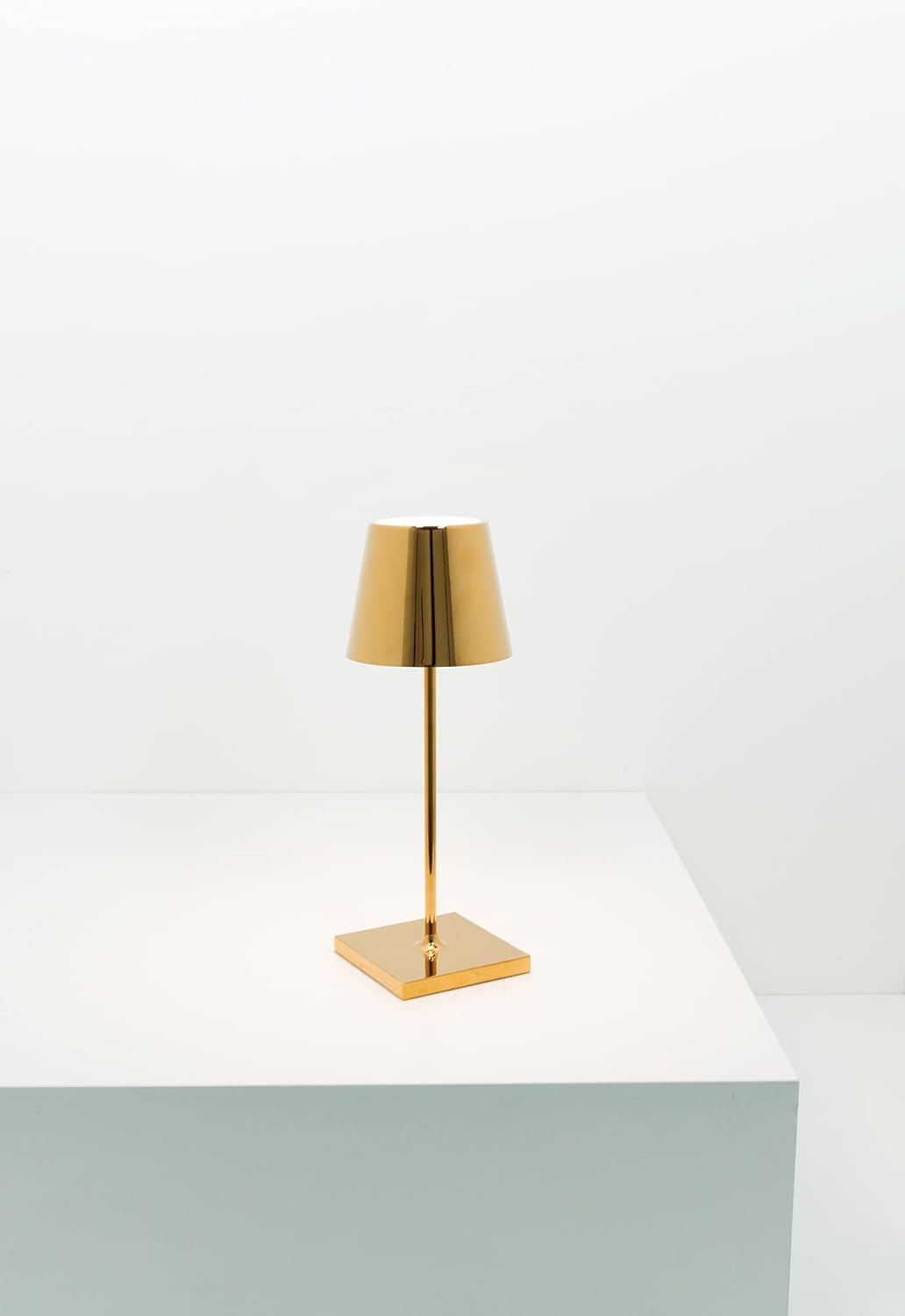 Zafferano, Poldina Pro Mini Lamp with Glossy Gold Finish, Rechargeable Cordless Table Lamp with Touch Controls, Usable as an Indoor Lamp, Dimmer, 2200-3000 K, Height 11.8 Inches
