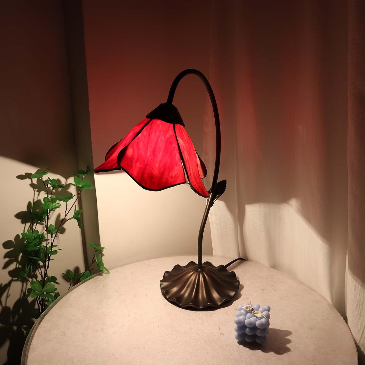 Bieye L12018 Flower Tiffany Style Stained Glass Table Lamp with 8-inch Wide Bent Glass Lampshade Lily Pad Base (Red, 1-Light)