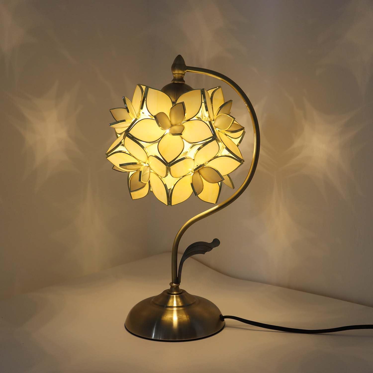 Bieye L11029 Tiffany Style Stained Glass Flower Petal Table Lamp with Brass Base for Home Décor (Cream, 8' Rose Lily)