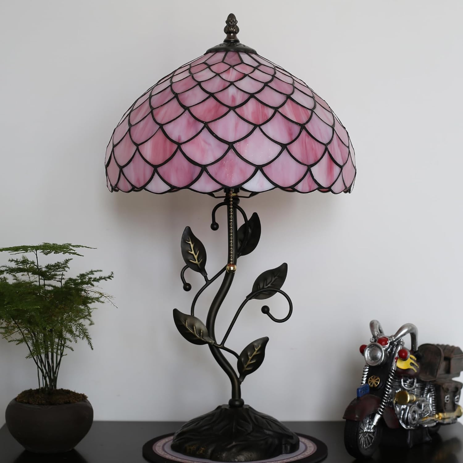 Tiffany Lamp Stained Glass Style Table Lamp Pink Fishscale Style Bedside Desk Reading Light W12H19 Inch Metal Leaf Base with Metal Leaf Base