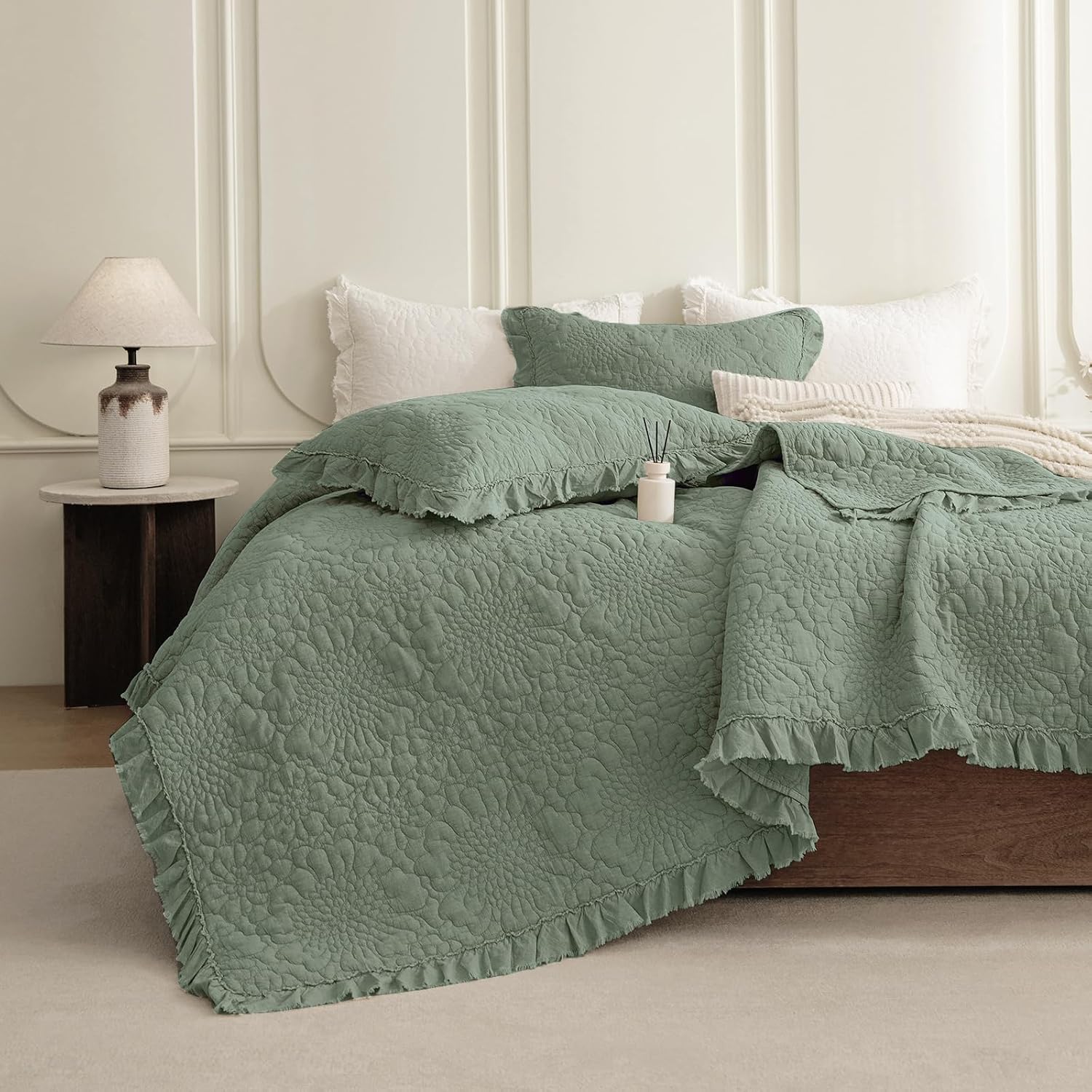 QSH 3PCs Green Oversized King Quilt Bedspread Set(120'x120'),Stonewashed Cotton Ruffled Quilt California King,Ultra Soft Lightweight Crinkled Shabby Bedspread Coverlet Bed Set for All Seasons