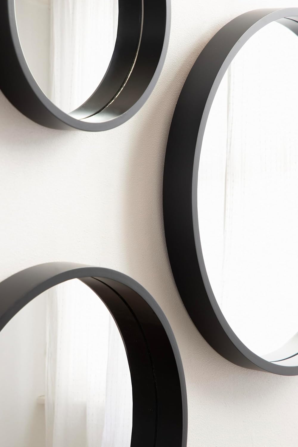 Kate and Laurel Travis Modern Round Wall Mirror Set, Set of 3, Varying Sizes, Black, Decorative Three-Piece Circle Mirror Set for Use as Bathroom Mirror Decor or Gallery Wall Mirrors
