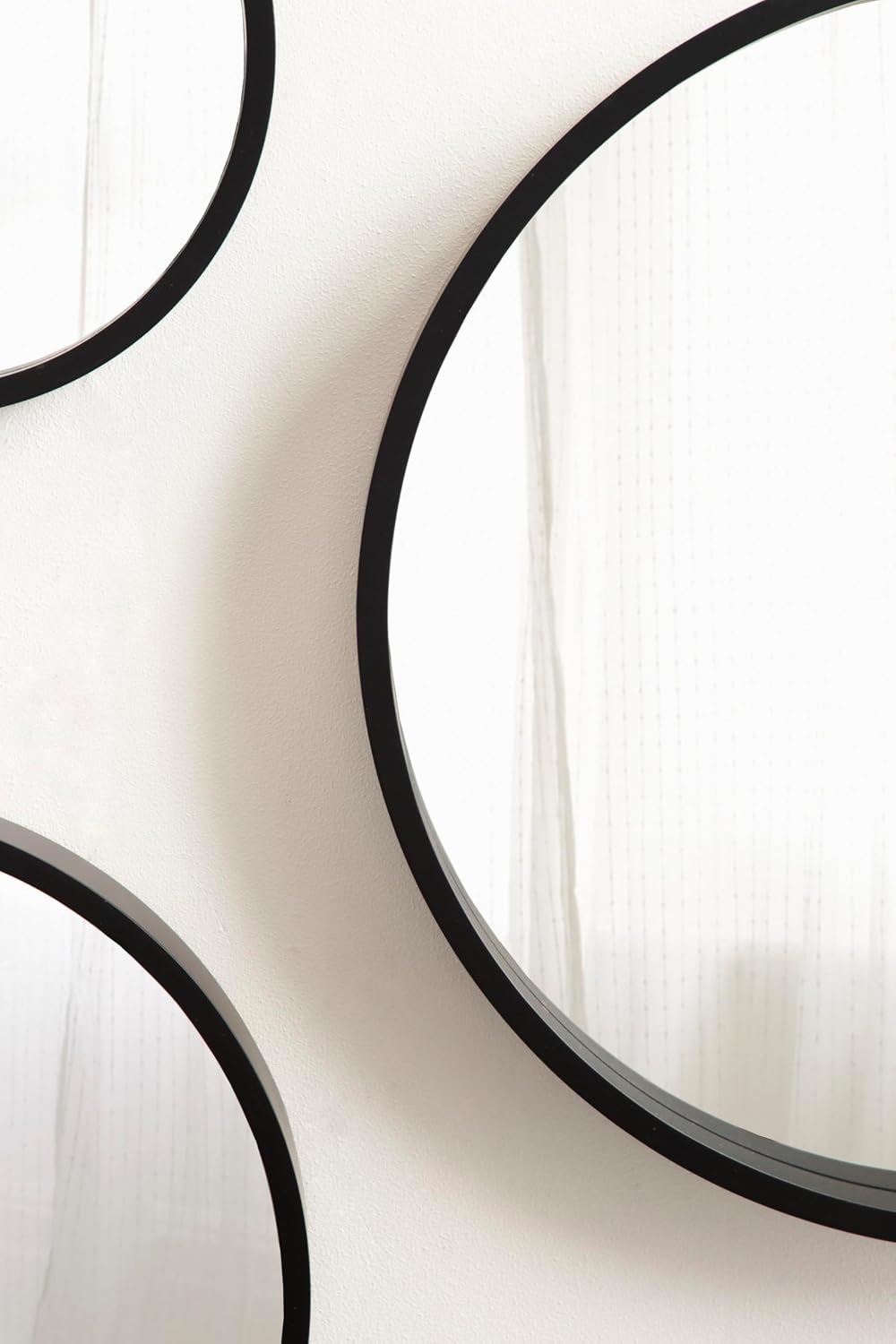 Kate and Laurel Travis Modern Round Wall Mirror Set, Set of 3, Varying Sizes, Black, Decorative Three-Piece Circle Mirror Set for Use as Bathroom Mirror Decor or Gallery Wall Mirrors