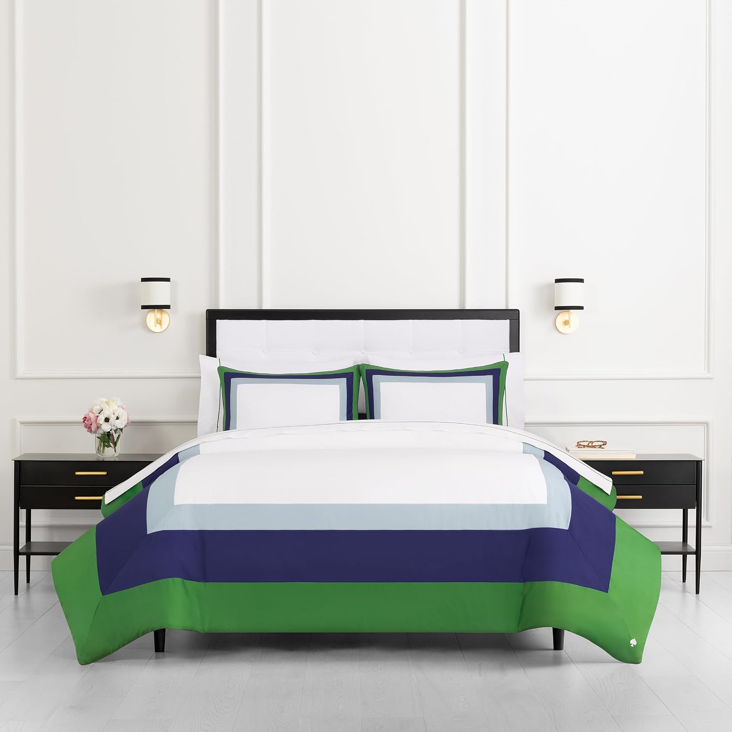 kate spade new york Color Block King Comforter Set, 300 Thread Count and 100% Cotton Cover, All Season 3 Piece Reversible Bedding Set, Machine Washable, Navy, Green and White