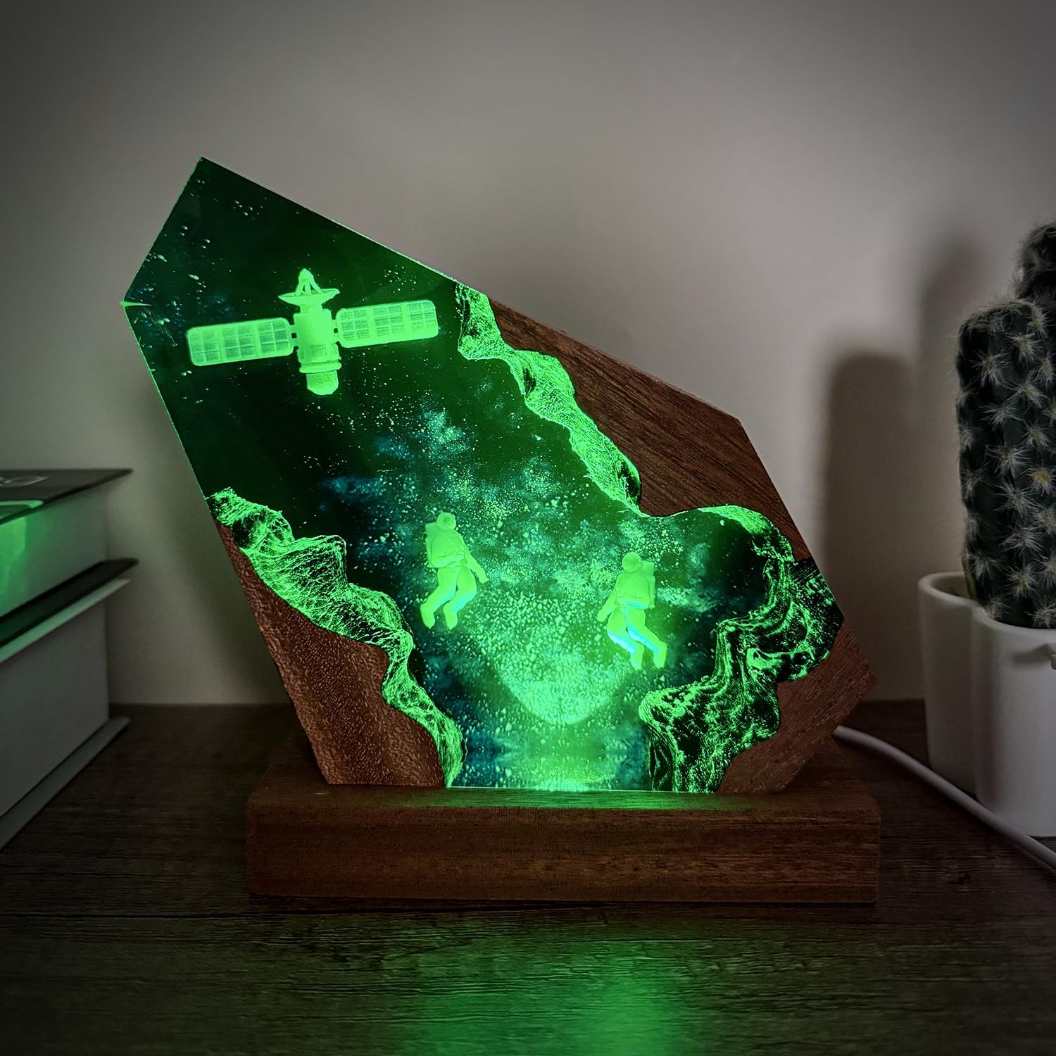 Handcrafted Astronaut Resin Lamp, RGB Galaxy Light With Wood Base USB Charging, Space Themed Bedroom Decor, Astronomy Gift for Sci-Fi Lovers, Birthday Valentine's Day Gifts For Men & Women (M,8'x5')