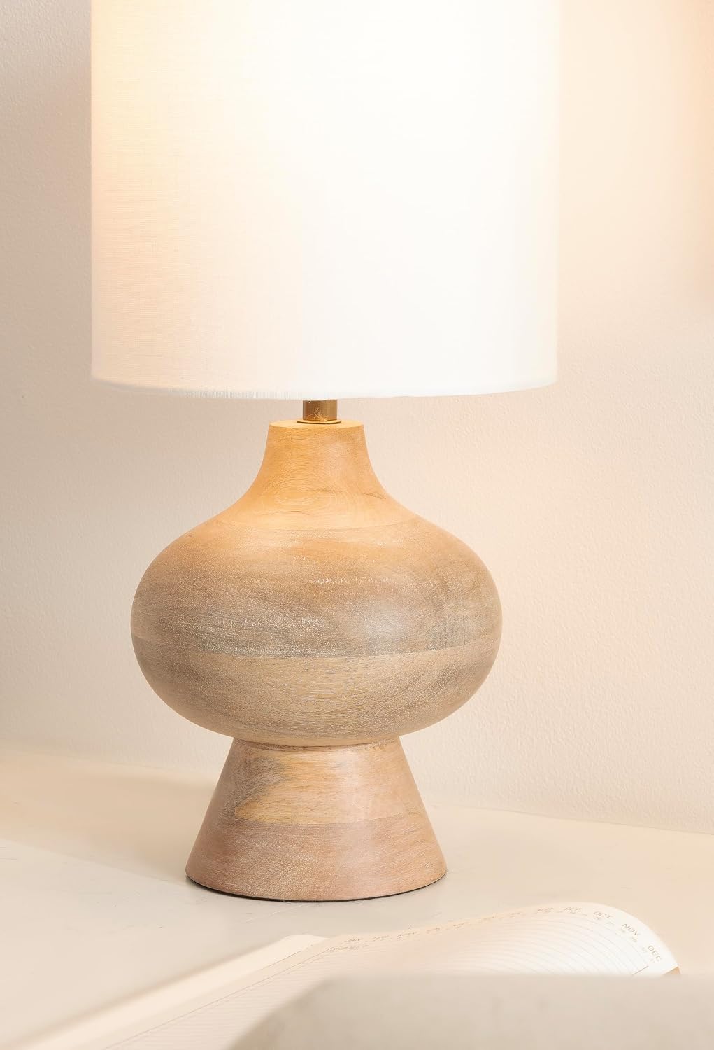 Kate and Laurel Bahira Modern Wood Bedside Table Lamp, 8 x 8 x 17, Light Natural, Sculptural Decorative Mango Wood Tabletop Desk Lamp with Linen Shade for Living Room Decor