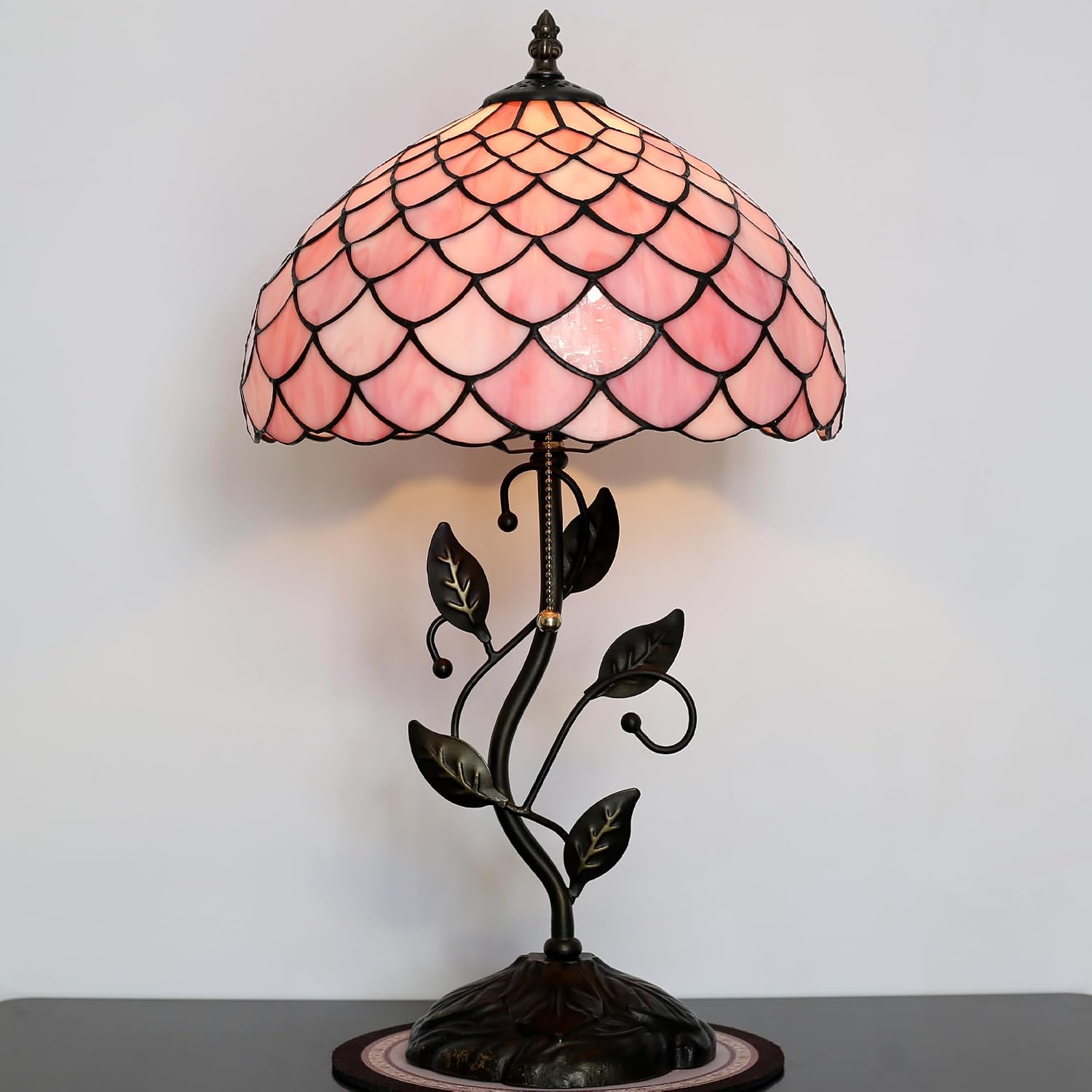 Tiffany Lamp Stained Glass Style Table Lamp Pink Fishscale Style Bedside Desk Reading Light W12H19 Inch Metal Leaf Base with Metal Leaf Base