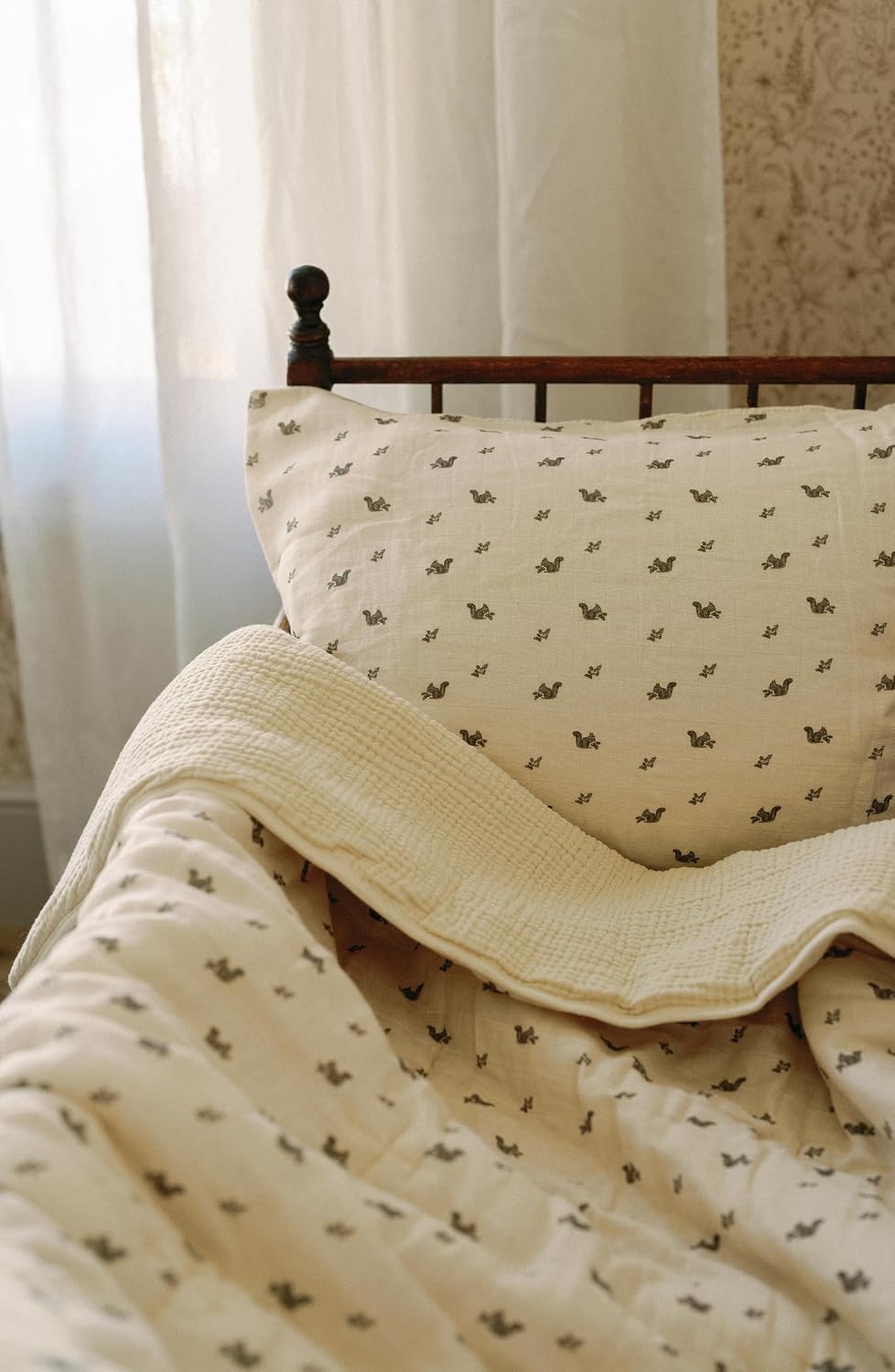 Oilo Squirrel Crib Bedding Set, 5-Layer Organic Cotton Muslin Crib Quilt & Sham, Squirrel Nursery, Toddler Comforter 45x60, Reversible, Neutral Cream