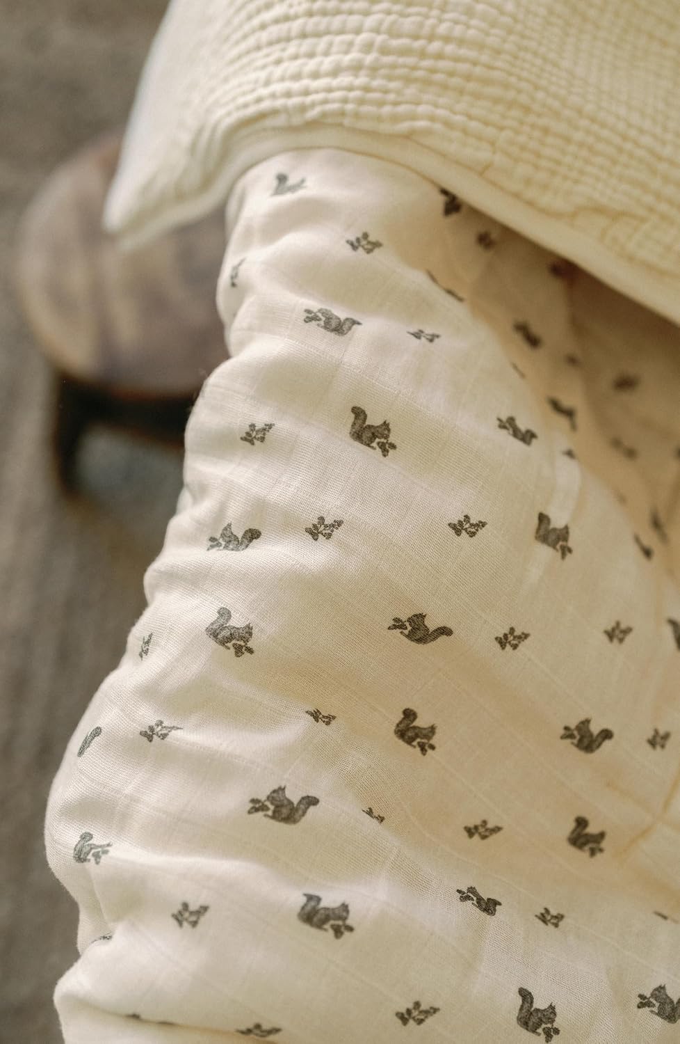 Oilo Squirrel Crib Bedding Set, 5-Layer Organic Cotton Muslin Crib Quilt & Sham, Squirrel Nursery, Toddler Comforter 45x60, Reversible, Neutral Cream