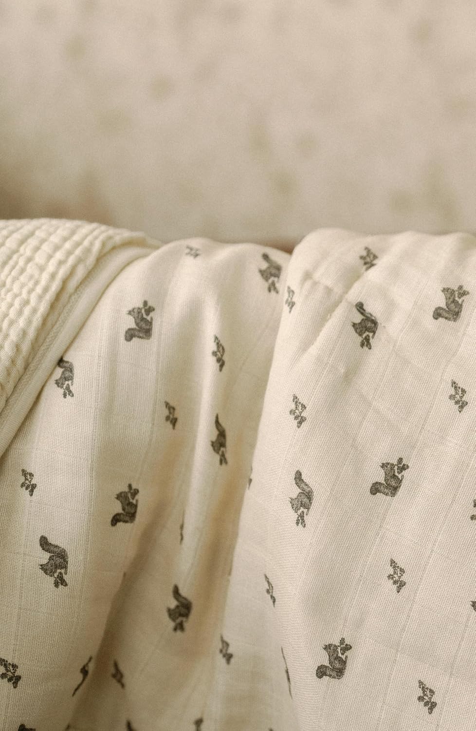 Oilo Squirrel Crib Bedding Set, 5-Layer Organic Cotton Muslin Crib Quilt & Sham, Squirrel Nursery, Toddler Comforter 45x60, Reversible, Neutral Cream