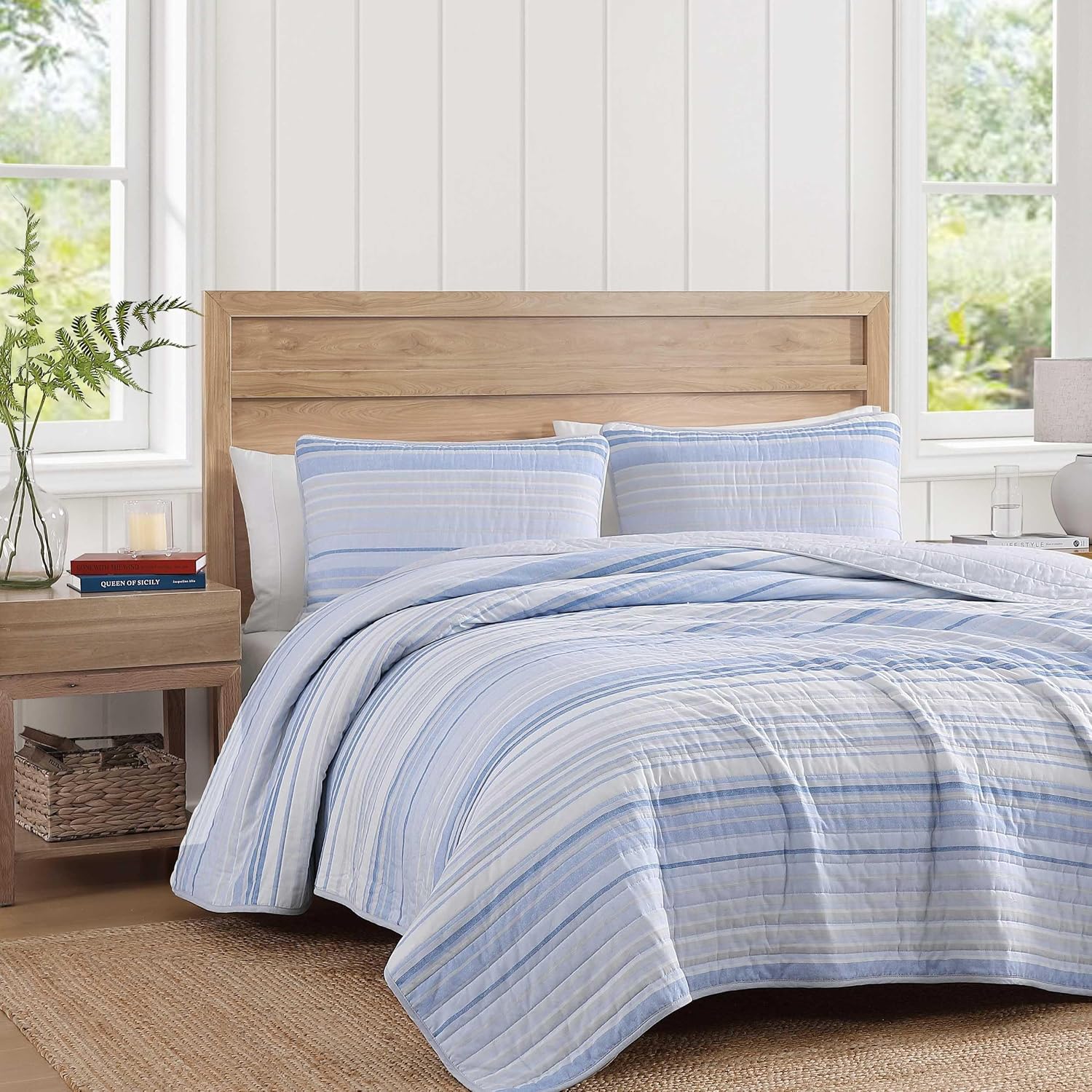 Tommy Hilfiger - King Quilt Set, Cotton Textured Bedding with Matching Shams, Medium Weight Bed Set, European Closure, Oeko-TEX Certified (Bold Stripe Blue)